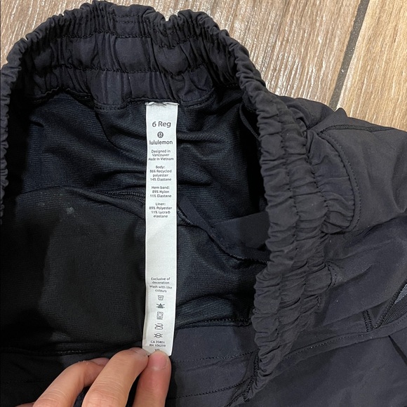 lululemon Hotty hot short - Picture 3 of 4